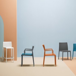 Sillón Volt 676 de Pedrali. Sillas de diseño. Sillones modernos de polipropileno.