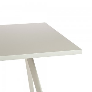 Mesa Baguette Fenix Magis. Mesa de diseño moderno para oficinas y estudios.