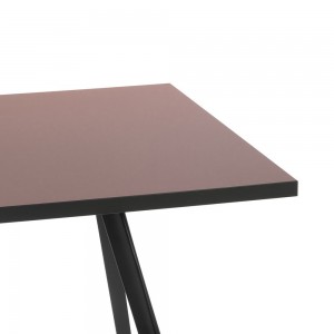 Mesa Baguette Fenix Magis. Mesa de diseño moderno para oficinas y estudios.