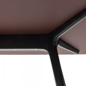 Mesa Baguette Fenix Magis. Mesa de diseño moderno para oficinas y estudios.