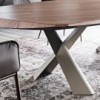 Mesa Mad Max Wood Versión A de Cattelan Italia es una mesa moderna y elegante con acabados de lujo.