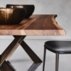 Mesa Mad Max Wood Versión A de Cattelan Italia es una mesa moderna y elegante con acabados de lujo.