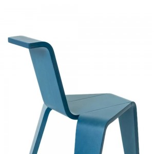 Taburete Aka Magis. Mueble apilable de diseño moderno de madera.