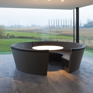 Mesa-Sofá Kosmos Extremis. Mueble de exterior de diseño original.