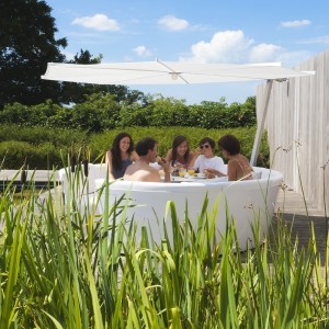 Mesa-Sofá Kosmos Extremis. Mueble de exterior de diseño original.