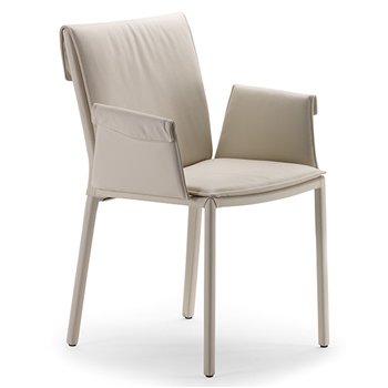 Silla Isabel con brazos de Cattelan. Sillas tapizada. Sillas para comedor.