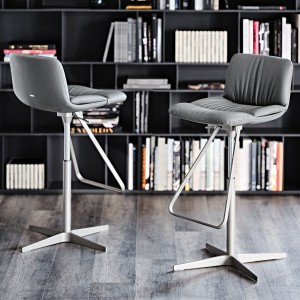 Taburete Axel X de Cattelan Italia. Taburete tapizado. Taburetes giratorios.