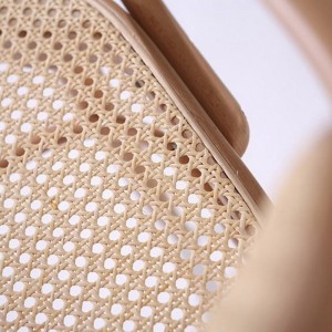 Silla 811 rejilla de Ton. Sillas de restaurantes, variados interiores.