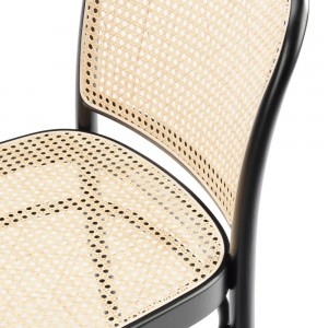 Silla 811 rejilla de Ton. Sillas de restaurantes, variados interiores.