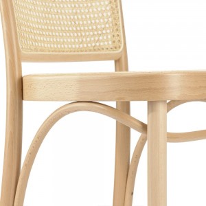 Taburete 811 rejilla de Ton. Taburetes de restaurantes, de interiores.