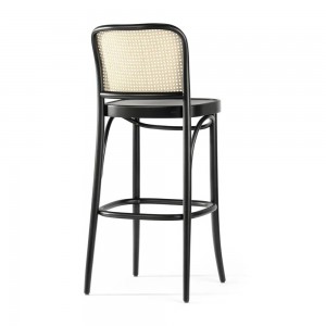 Taburete 811 rejilla 2 de Ton. Taburetes de restaurantes, de interior.