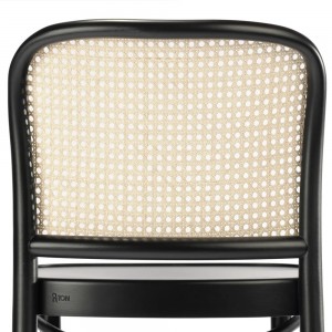 Taburete 811 rejilla 2 de Ton. Taburetes de restaurantes, de interior.