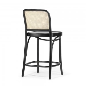 Taburete 811 rejilla 2 de Ton. Taburetes de restaurantes, de interior.