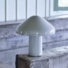 Lámpara portátil Pao de Hay. Iluminación moderna para espacios interiores.