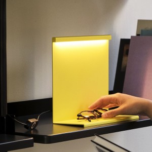 Lámpara sobremesa LBM Hay. Iluminación original para espacios interiores.