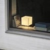 Lámpara sobremesa Paper Cube Hay. Iluminación para espacios interiores.