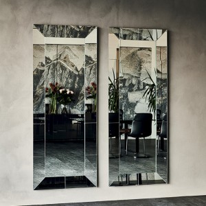 Espejo Regal de Cattelan Italia con marco en cristal. Espejos de pared.