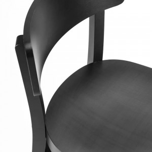 Taburete Ideal madera de Ton. Taburetes de restaurantes, variados interiores.