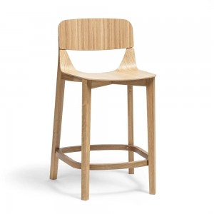 Taburete Leaf madera raspaldo de Ton. Taburetes de cocina, variados interiores.