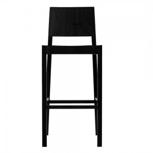 Taburete Lyon madera de Ton. Taburetes de cocina, de innumerables interiores.