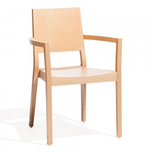 Sillón Lyon madera de Ton. Sillones para comedor, de innumerables interiores.