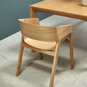 Sillón Merano madera de Ton. Sillones de restaurante, para cualquier interior.