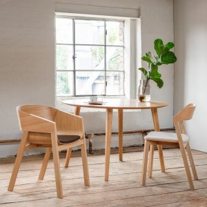 Sillón Merano tapizado de Ton. Sillones de restaurante, de interiores.