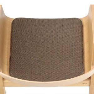 Sillón Merano tapizado de Ton. Sillones de restaurante, de interiores.