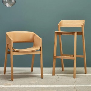 Sillón Merano tapizado de Ton. Sillones de restaurante, de interiores.