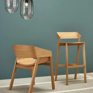 Sillón Merano tapizado de Ton. Sillones de restaurante, de interiores.