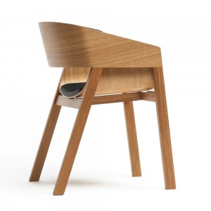 Sillón Merano tapizado de Ton. Sillones de restaurante, de interiores.