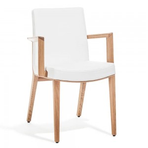 Sillón Moritz de Ton. Sillones de comedor, para inumerables interiores.