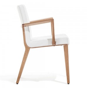 Sillón Moritz de Ton. Sillones de comedor, para inumerables interiores.