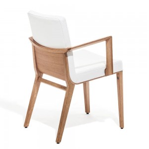 Sillón Moritz de Ton. Sillones de comedor, para inumerables interiores.