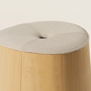 Taburete P.O.V tapizado de Ton. Taburetes de comedor, para interiores.