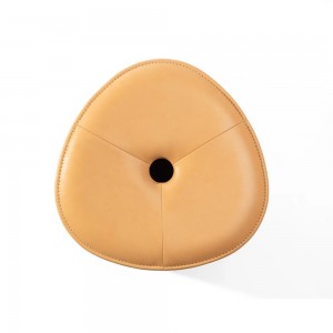 Taburete P.O.V tapizado de Ton. Taburetes de comedor, para interiores.