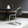 Mesa de diseño Clay con bandeja central giratoria Lazy Susan de Desalto.