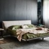 Cama Nelson de Cattelan Italia. Cama con estructura en madera de nogal o fresno.