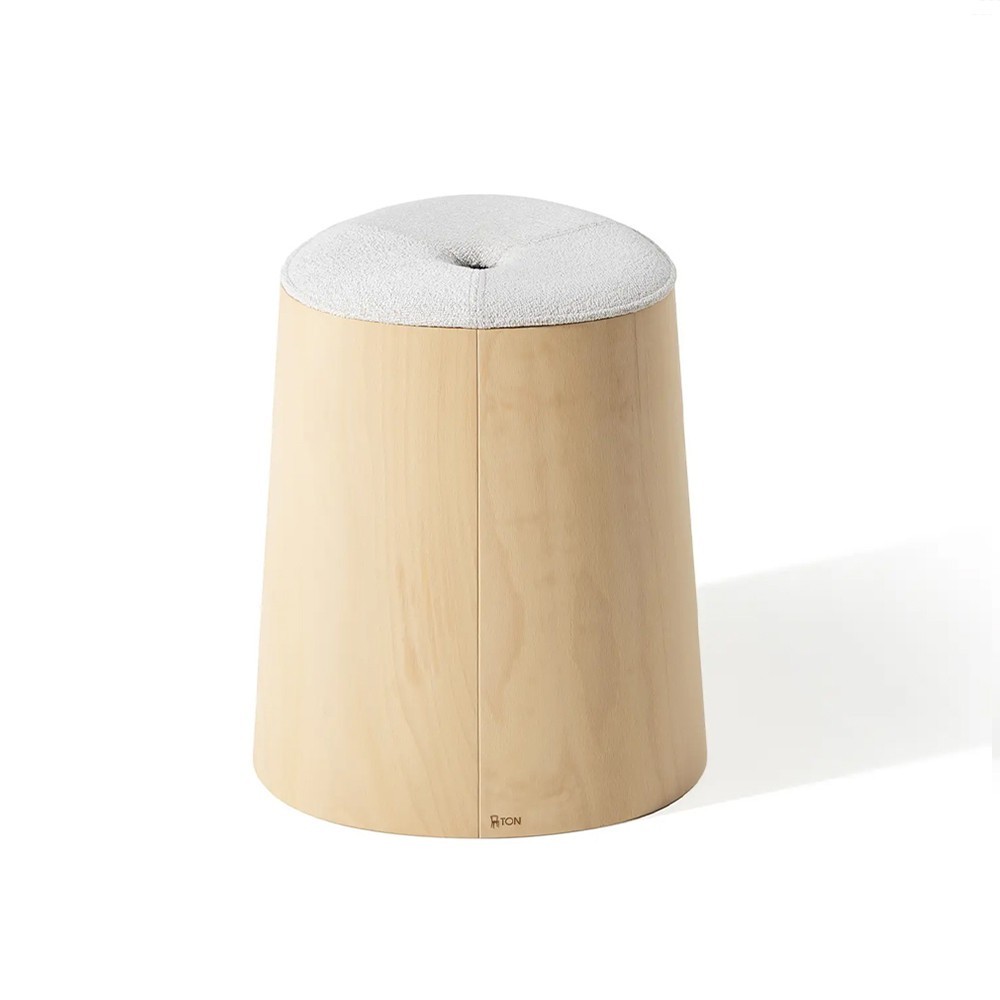 Taburete P.O.V tapizado de Ton. Taburetes de comedor, para interiores.