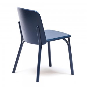 Silla Split madera de Ton. Sillas para comedores, de innumerables interiores.