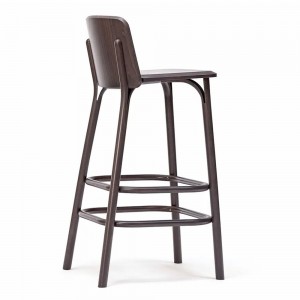 Taburete Split madera de Ton. Taburetes para bares, de innumerables interiores.