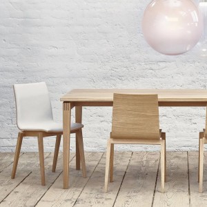 Silla Stockholm tapizada de Ton. Sillas de restaurante, para variados interiores.