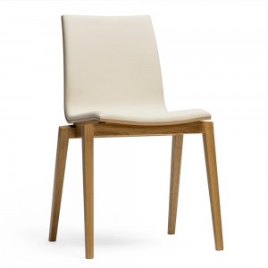Silla Stockholm tapizada de Ton. Sillas de restaurante, para variados interiores.