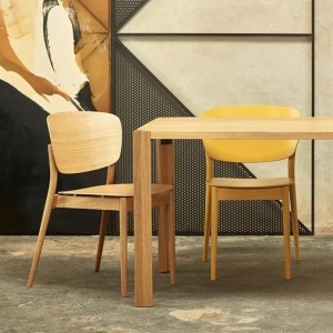 Silla Valencia madera de Ton. Sillas de restaurante, para varios interiores.