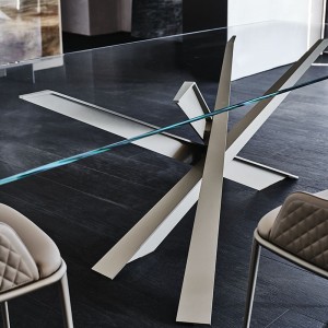 Mesa Lancer de Cattelan Italia. Mesa moderna. Mesas para coemdor de cristal.