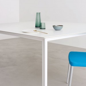 Mesa Skin Cerámica/Cristal fija de Desalto. Mesas de diseño italiano.