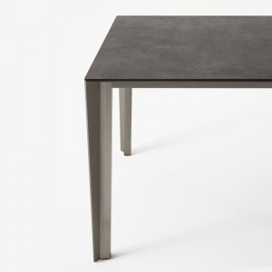 Mesa Skin Cerámica/Cristal fija de Desalto. Mesas de diseño italiano.