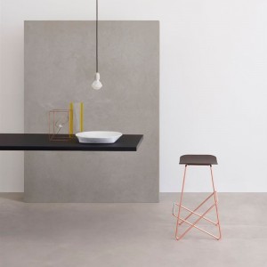 Taburete Endless de Desalto. Sillas y taburetes oiginales para interiores.