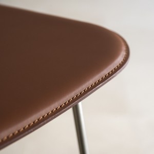 Taburete Endless de Desalto. Sillas y taburetes oiginales para interiores.