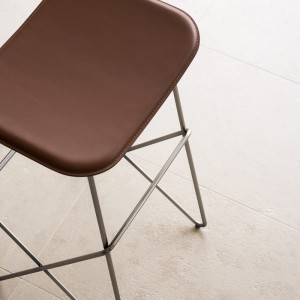 Taburete Endless de Desalto. Sillas y taburetes oiginales para interiores.